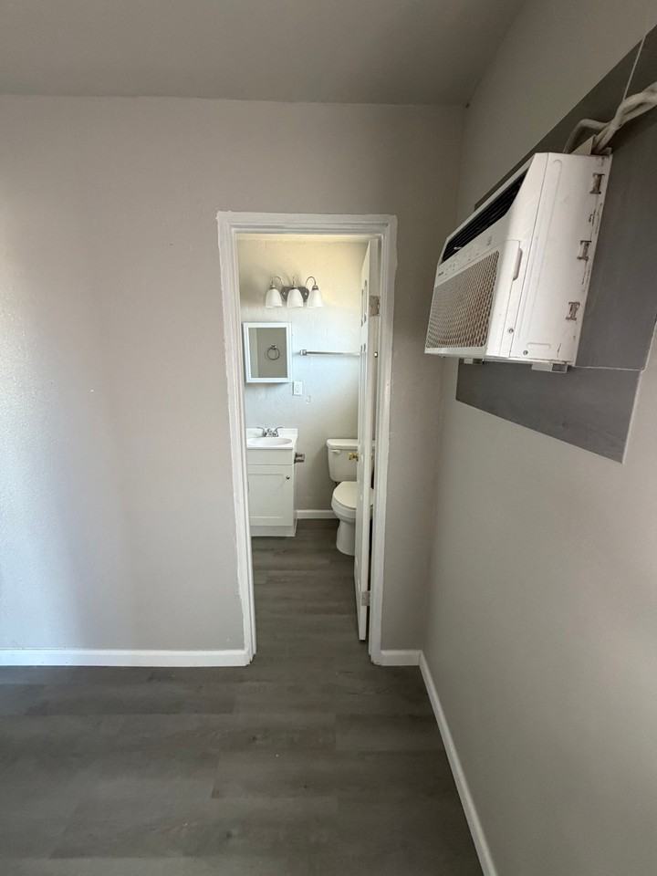 101 E Barbara St #7 - Photo 5 of 8