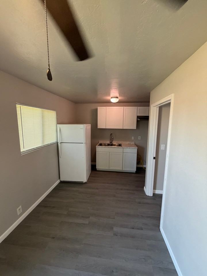 101 E Barbara St #7 - Photo 7 of 8
