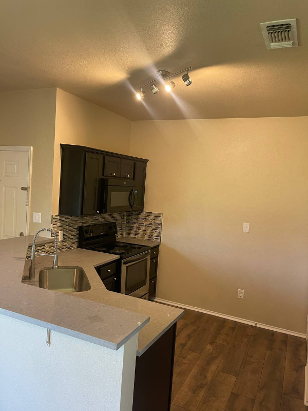 131 Lindas Creek Ln #131 - Photo 6 of 30