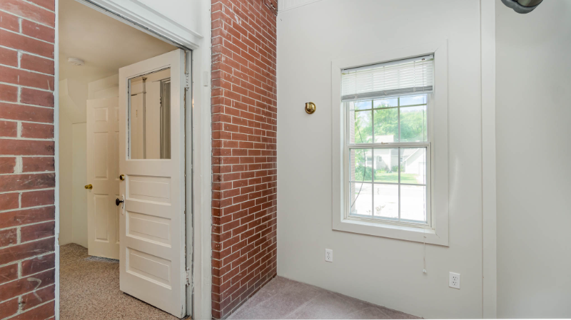 701 S University Ave - Photo 4 of 14
