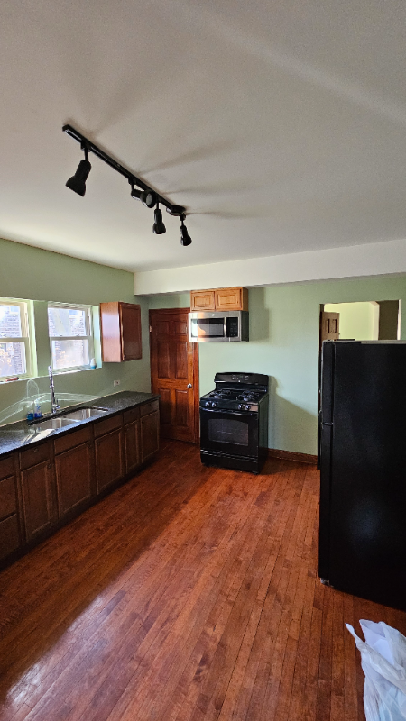 1529 S Laramie Ave - Photo 4 of 9