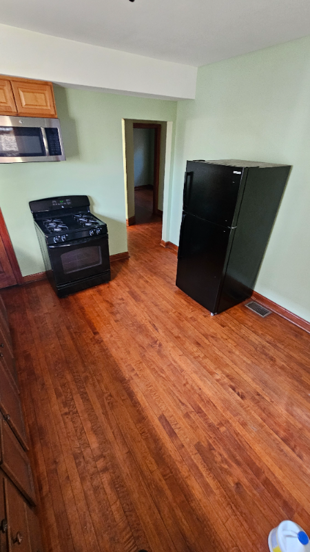 1529 S Laramie Ave - Photo 7 of 9