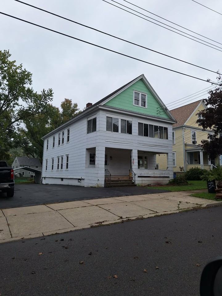 34 Roosevelt Ave #1