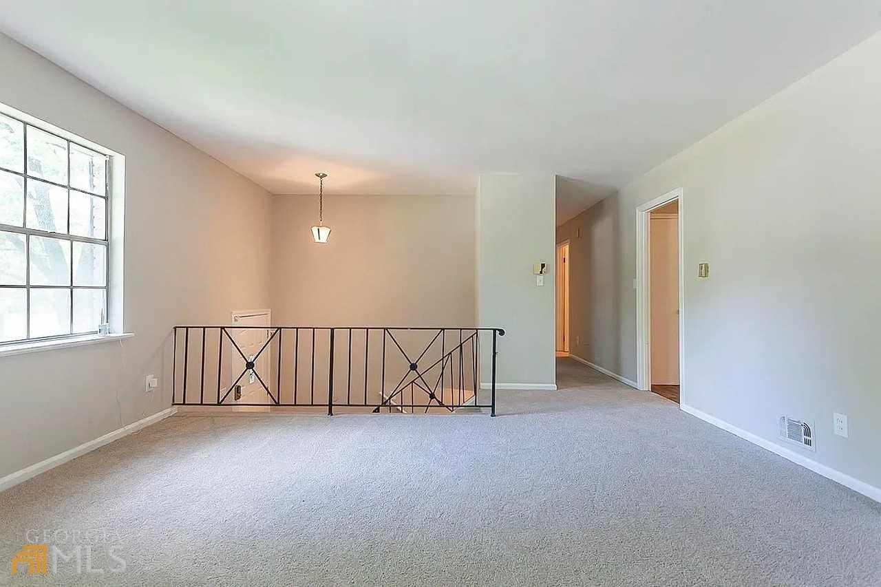 5545 Sturbridge Way - Photo 5 of 17