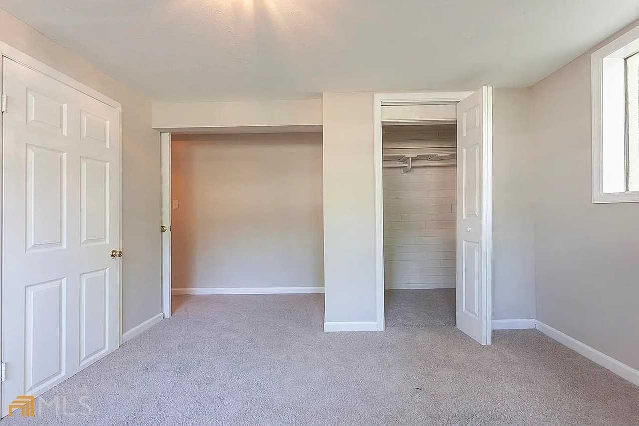 5545 Sturbridge Way - Photo 6 of 17