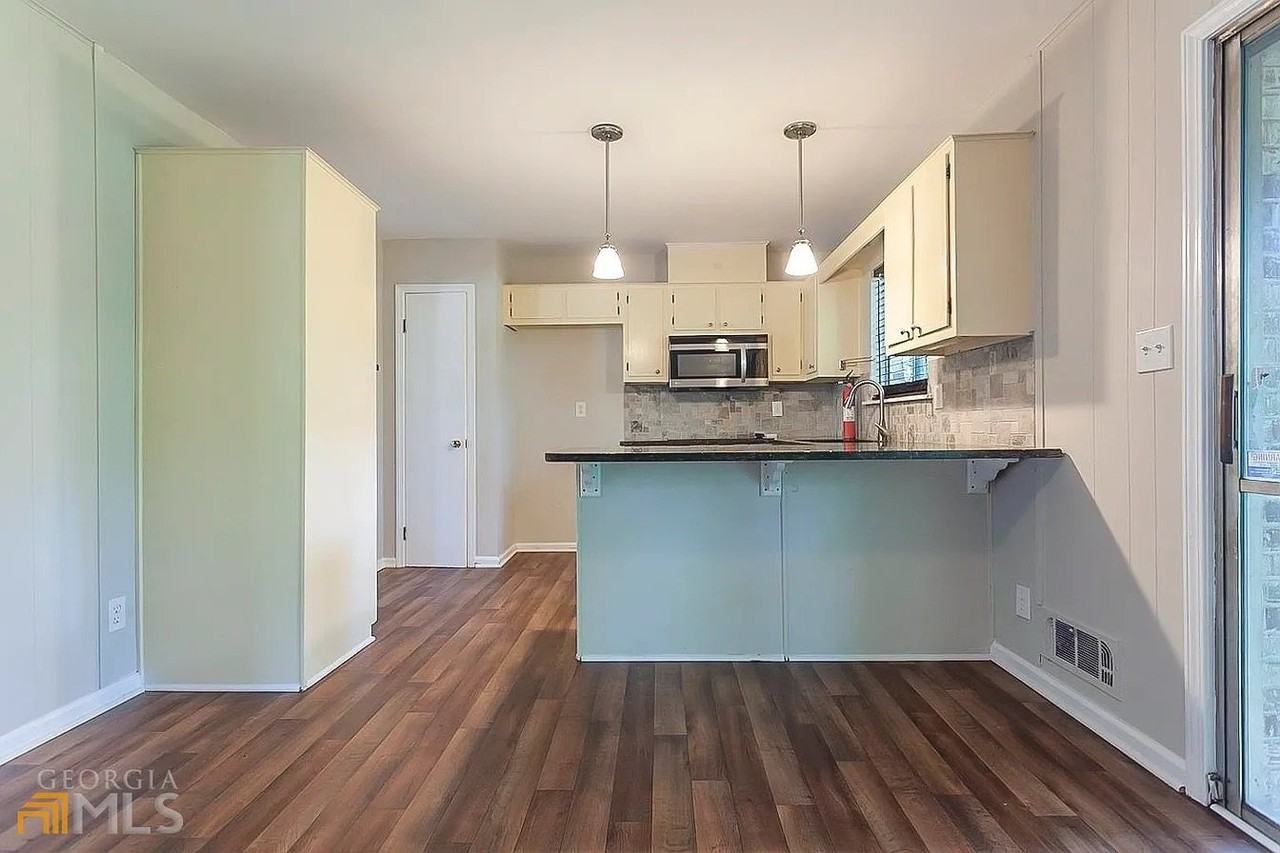5545 Sturbridge Way - Photo 7 of 17