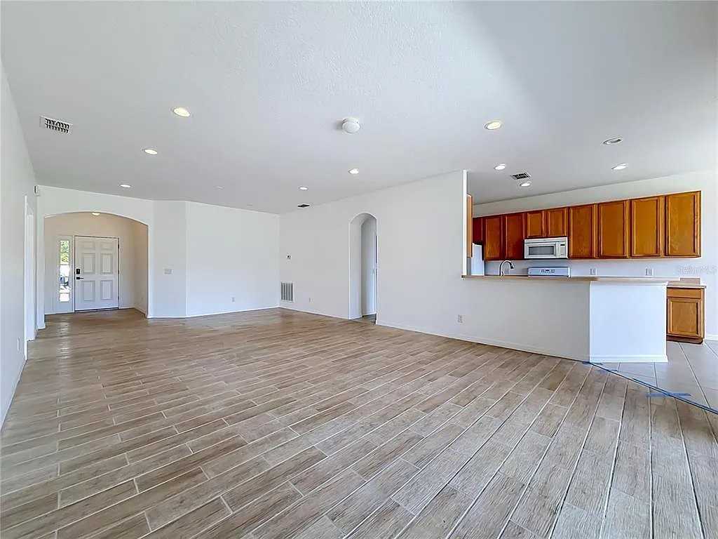 240 James Cir - Photo 4 of 14