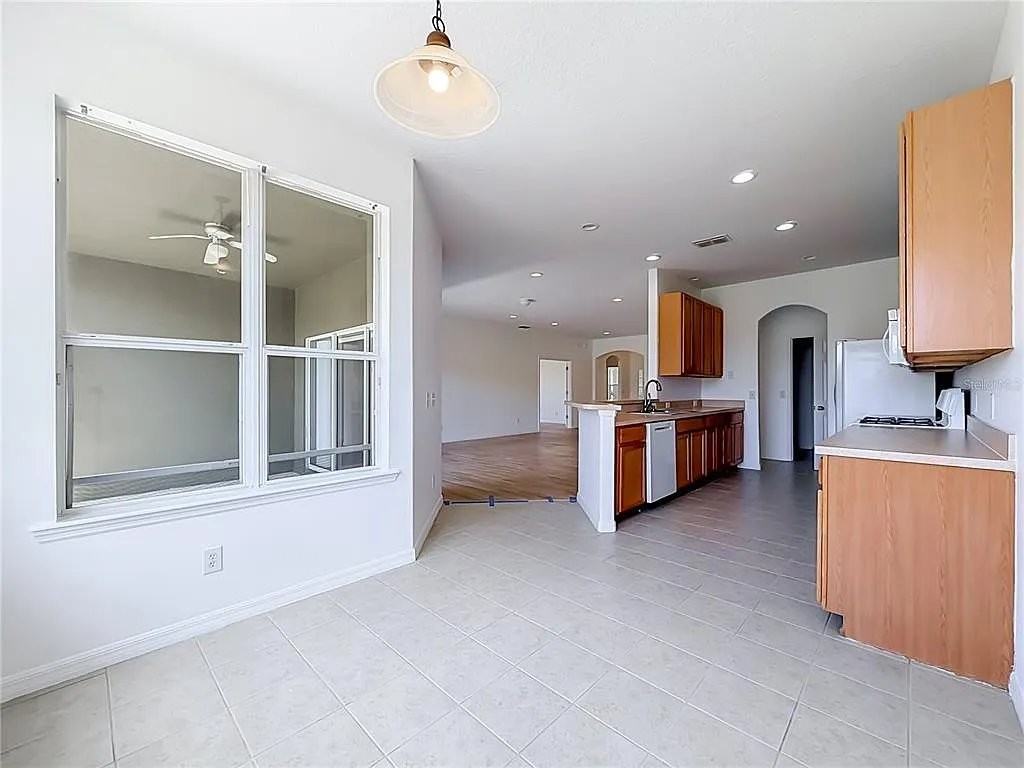 240 James Cir - Photo 5 of 14