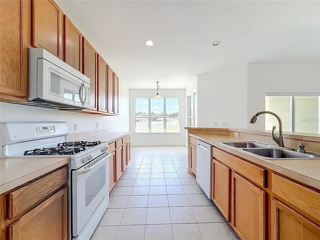 240 James Cir - Photo 6 of 14
