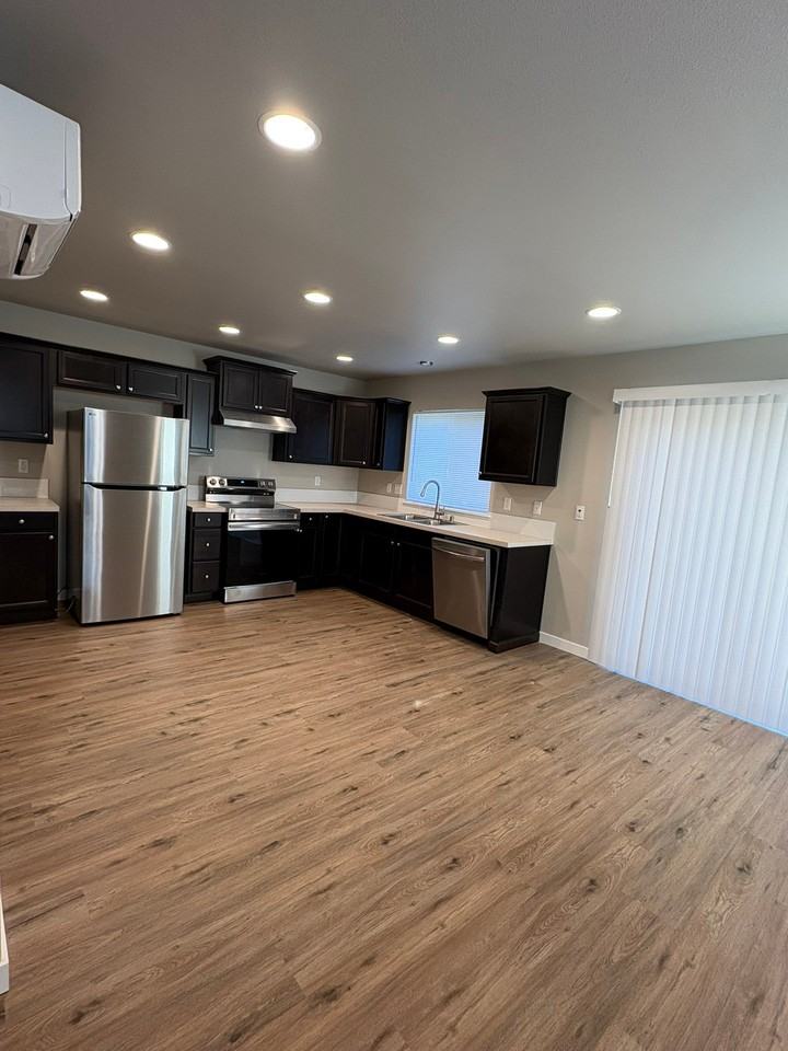 3024 Pine Rd - Photo 2 of 8