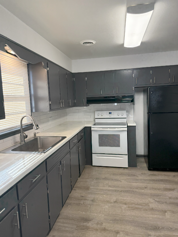 4005 Hartman Cir #9 - Photo 6 of 15