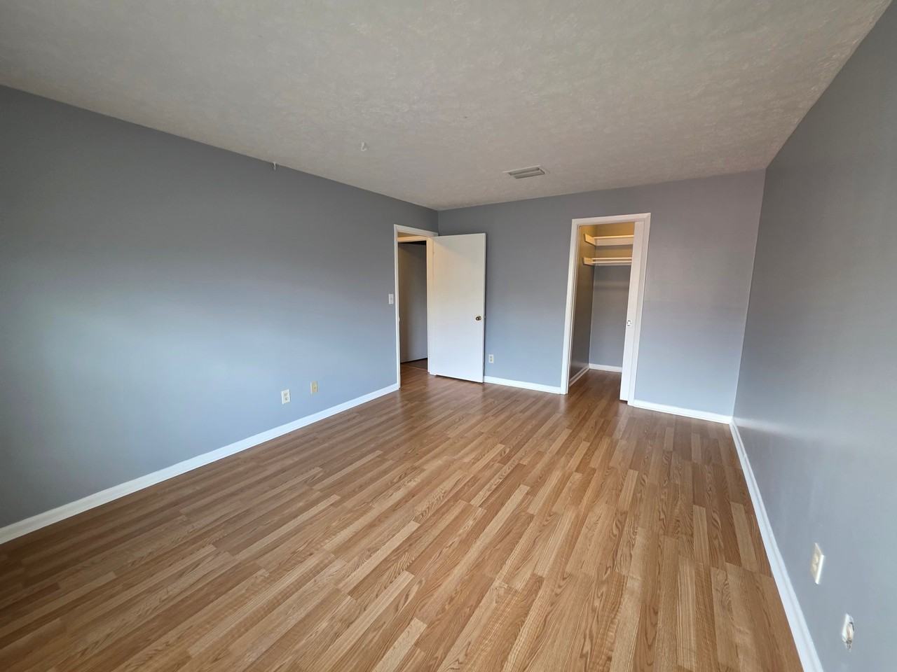 213 Westcliff Cir #B - Photo 4 of 18