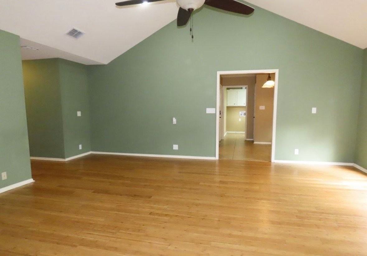 4912 Pine Knoll St - Photo 3 of 20
