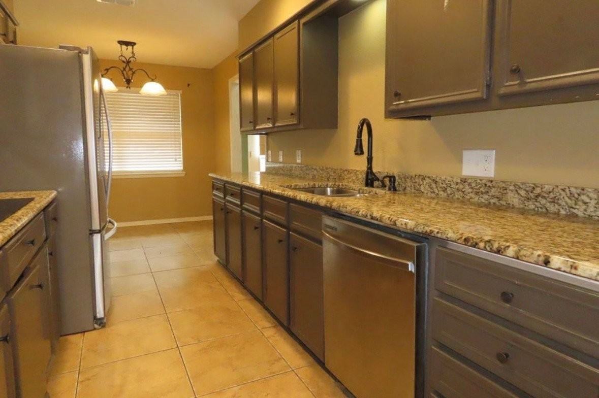 4912 Pine Knoll St - Photo 5 of 20