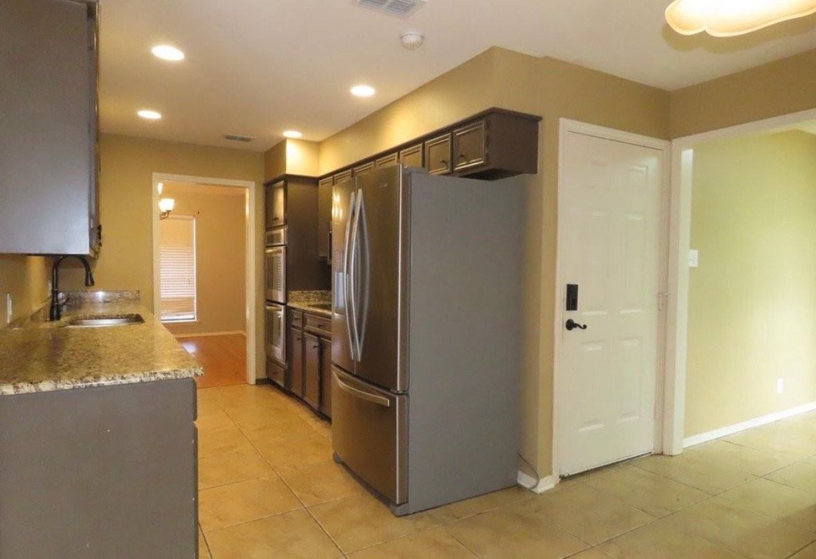 4912 Pine Knoll St - Photo 6 of 20