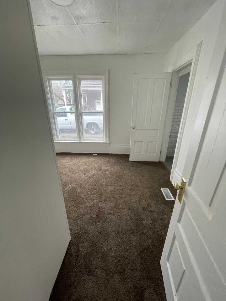 221 N Davison St #2 - Photo 5 of 8