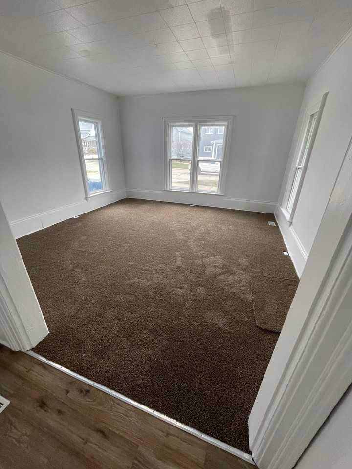 221 N Davison St #2 - Photo 7 of 8