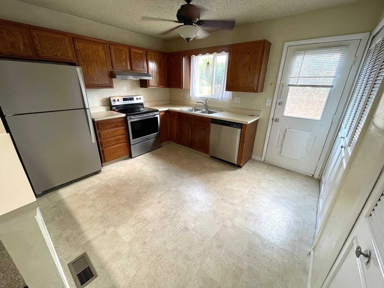 2339 Split Rock Dr - Photo 5 of 17
