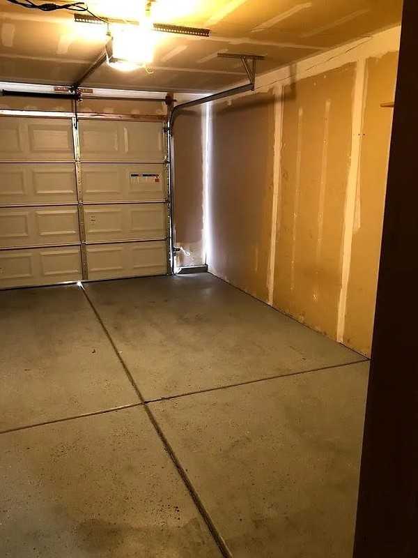 8479 S Ivy Springs Ln - Photo 4 of 12