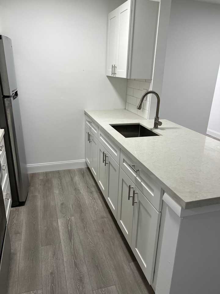1638 Dewey St #203 - Photo 2 of 10