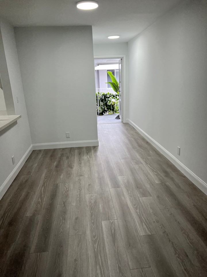 1638 Dewey St #203 - Photo 3 of 10