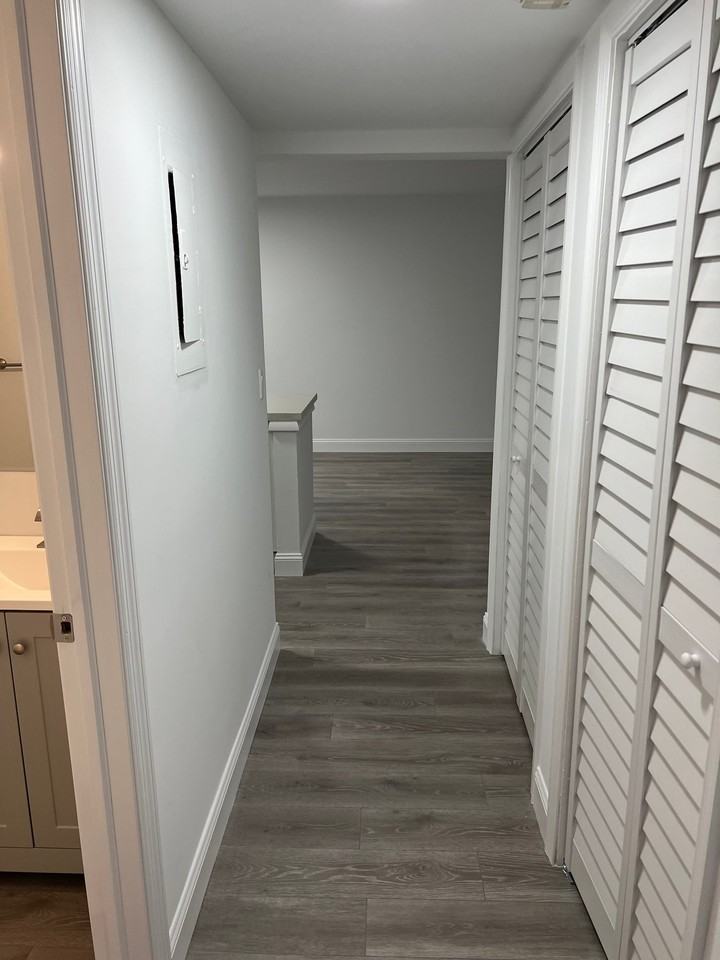 1638 Dewey St #203 - Photo 4 of 10