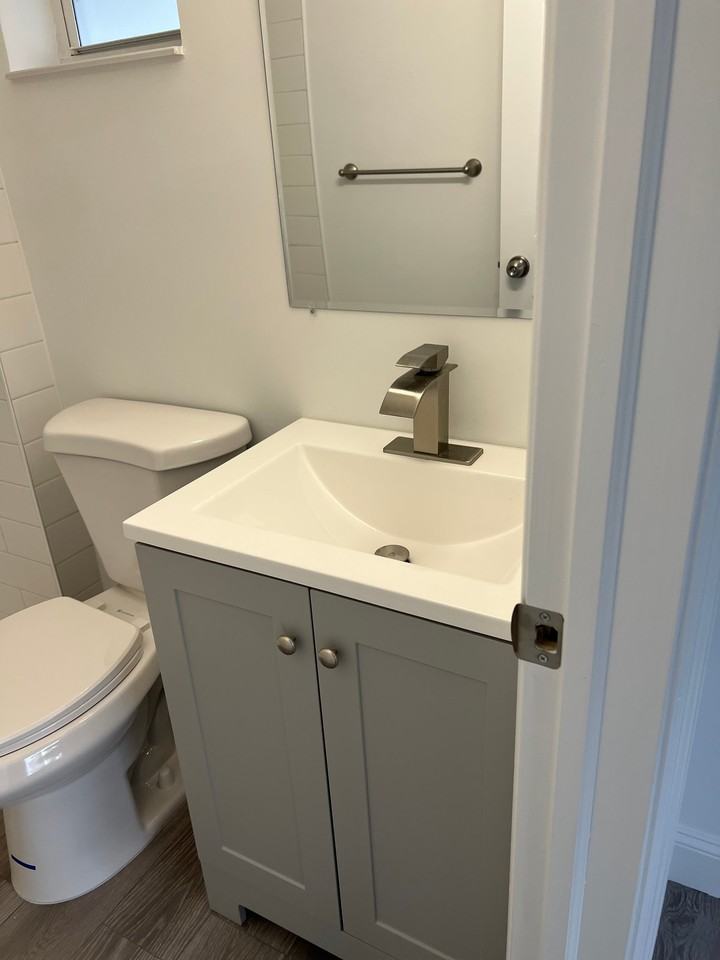 1638 Dewey St #203 - Photo 5 of 10