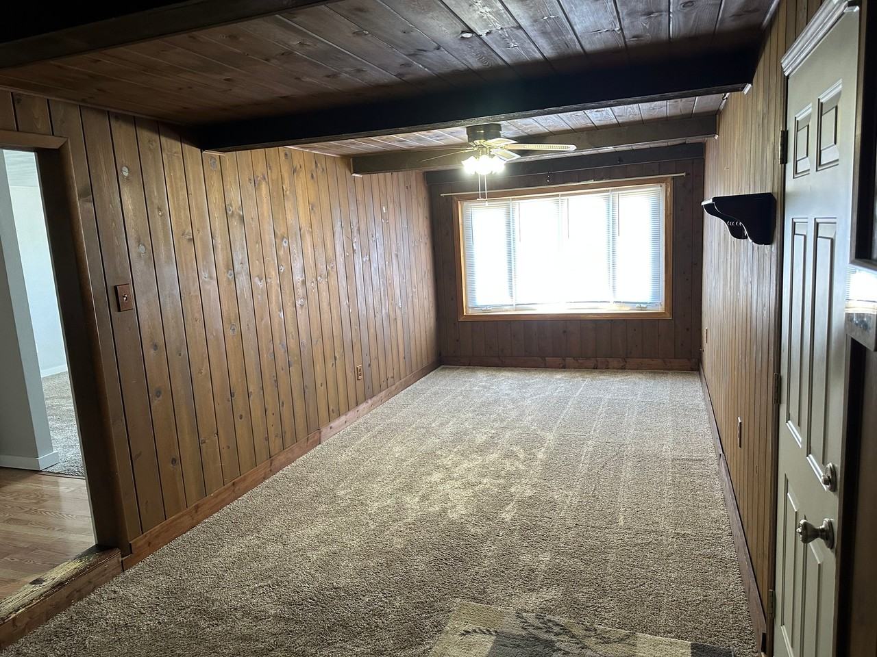 4050 Marion Dr - Photo 3 of 20