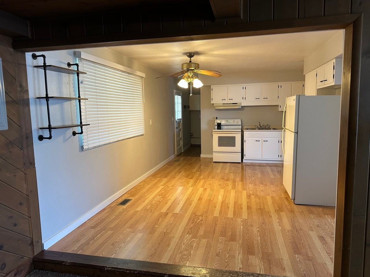 4050 Marion Dr - Photo 4 of 20