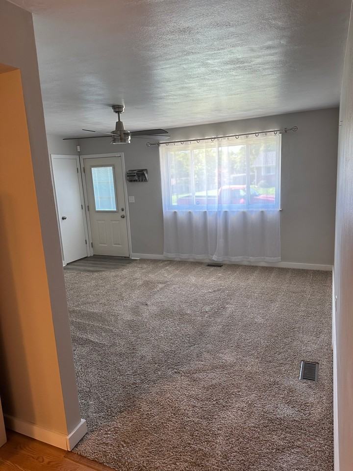 4050 Marion Dr - Photo 7 of 20