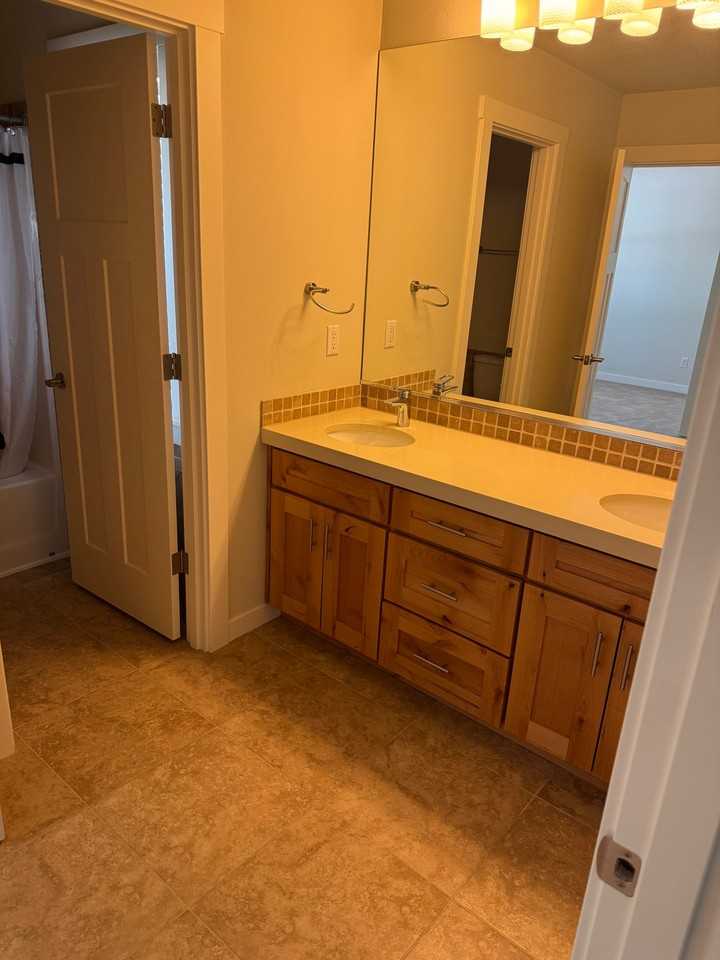 3207 Ne 39th St - Photo 4 of 12