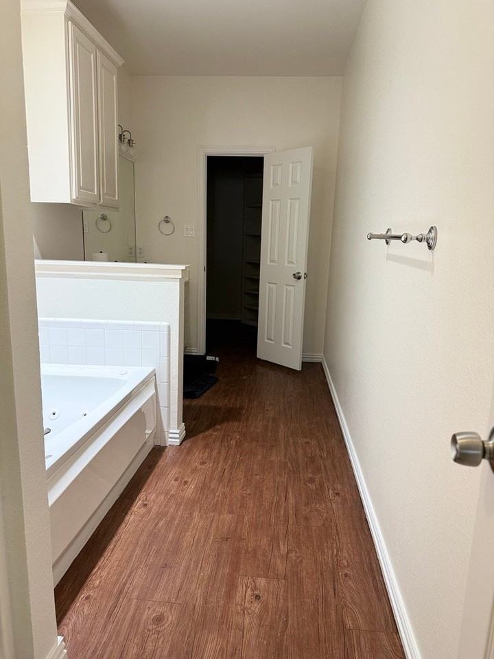 4610 Oak Club Dr #1 - Photo 3 of 14