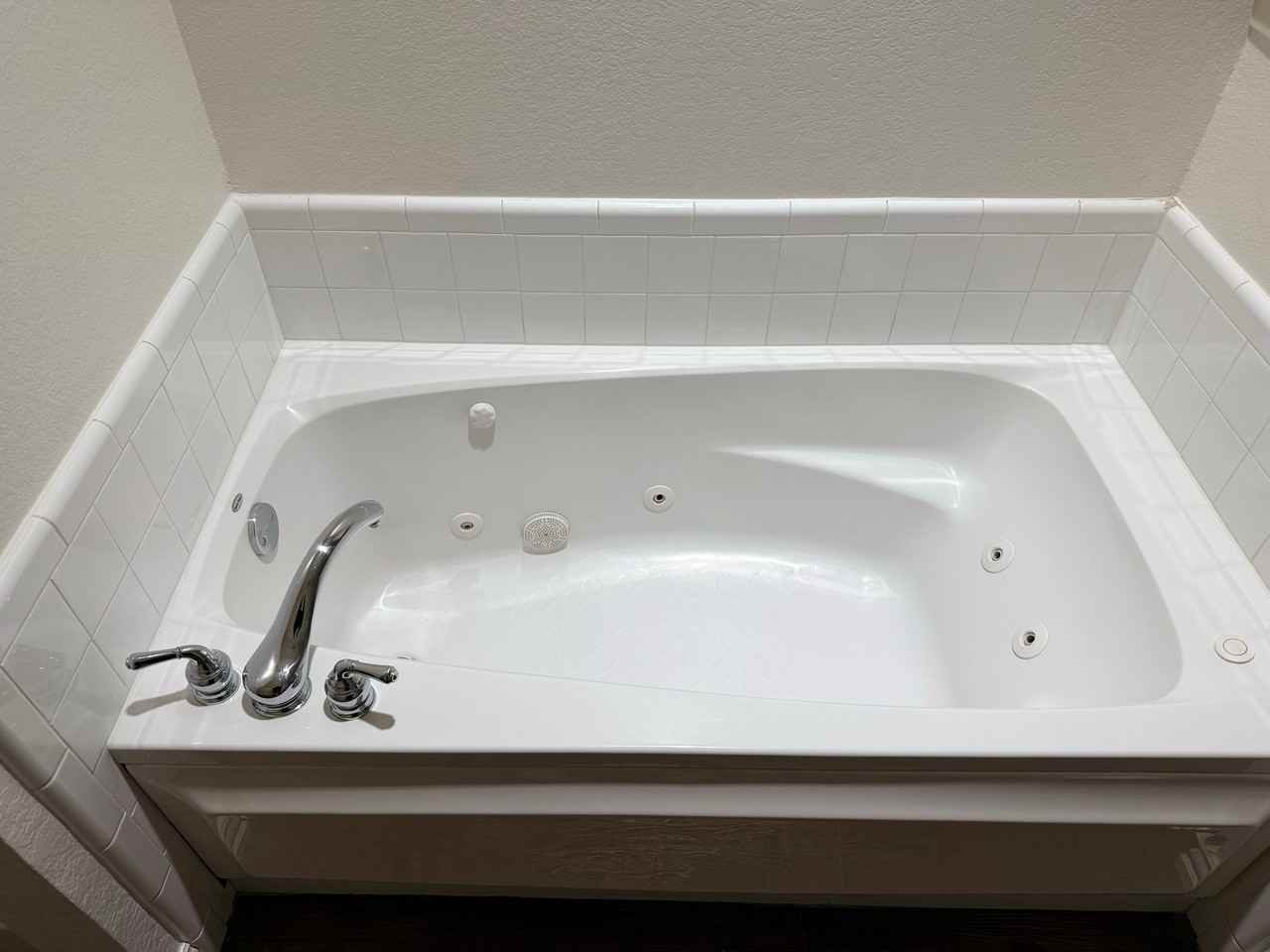 4610 Oak Club Dr #1 - Photo 4 of 14