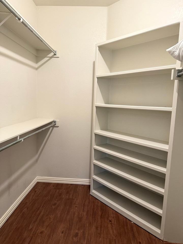 4610 Oak Club Dr #1 - Photo 5 of 14