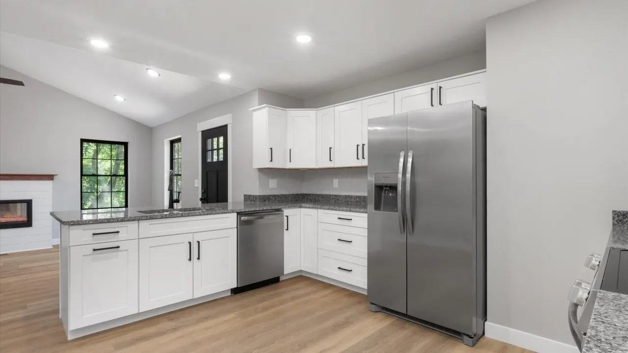 1319 W Canal St - Photo 2 of 9