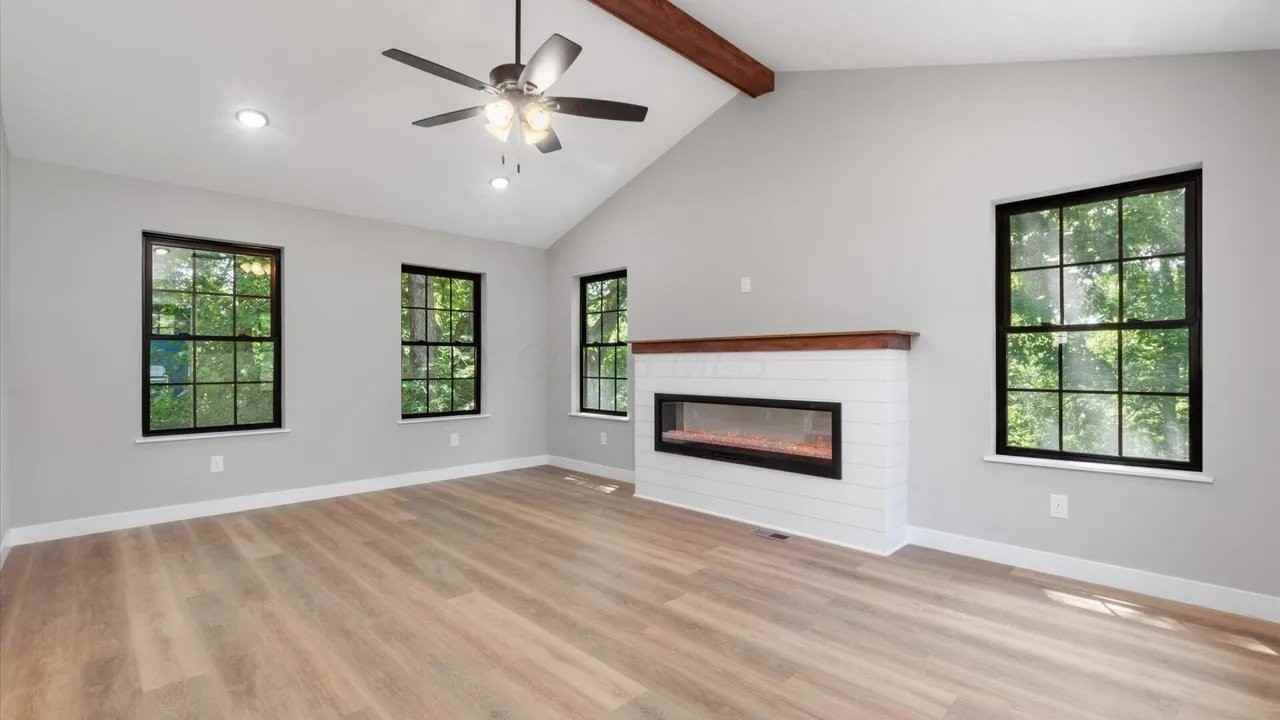1319 W Canal St - Photo 3 of 9