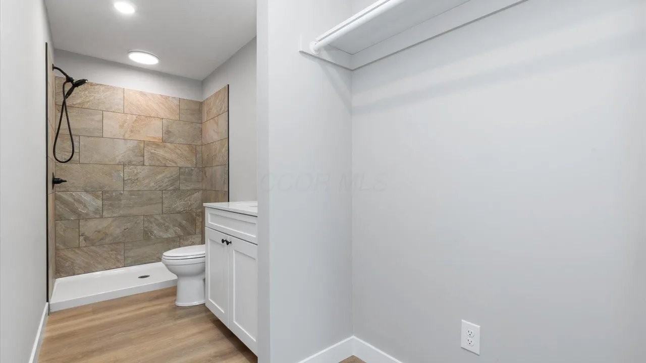 1319 W Canal St - Photo 4 of 9