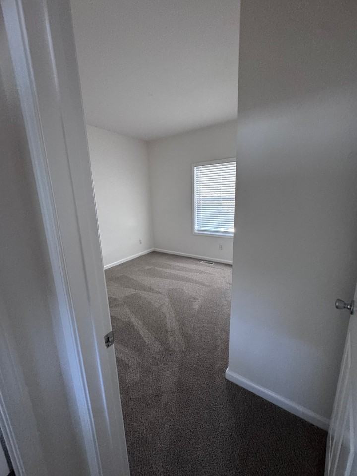 77106 Lauppe Ln #106 - Photo 7 of 10