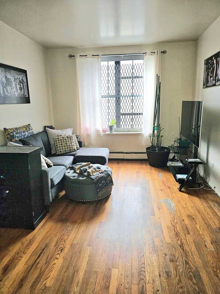 2107 Amsterdam Ave #4A - Photo 2 of 9