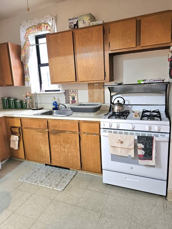 2107 Amsterdam Ave #4A - Photo 7 of 9
