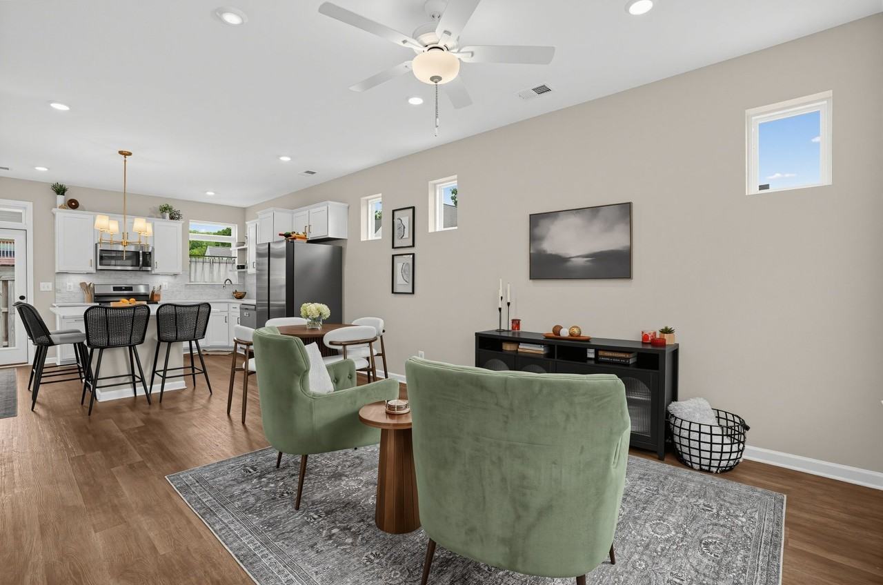 439 Couples Dr - Photo 3 of 16