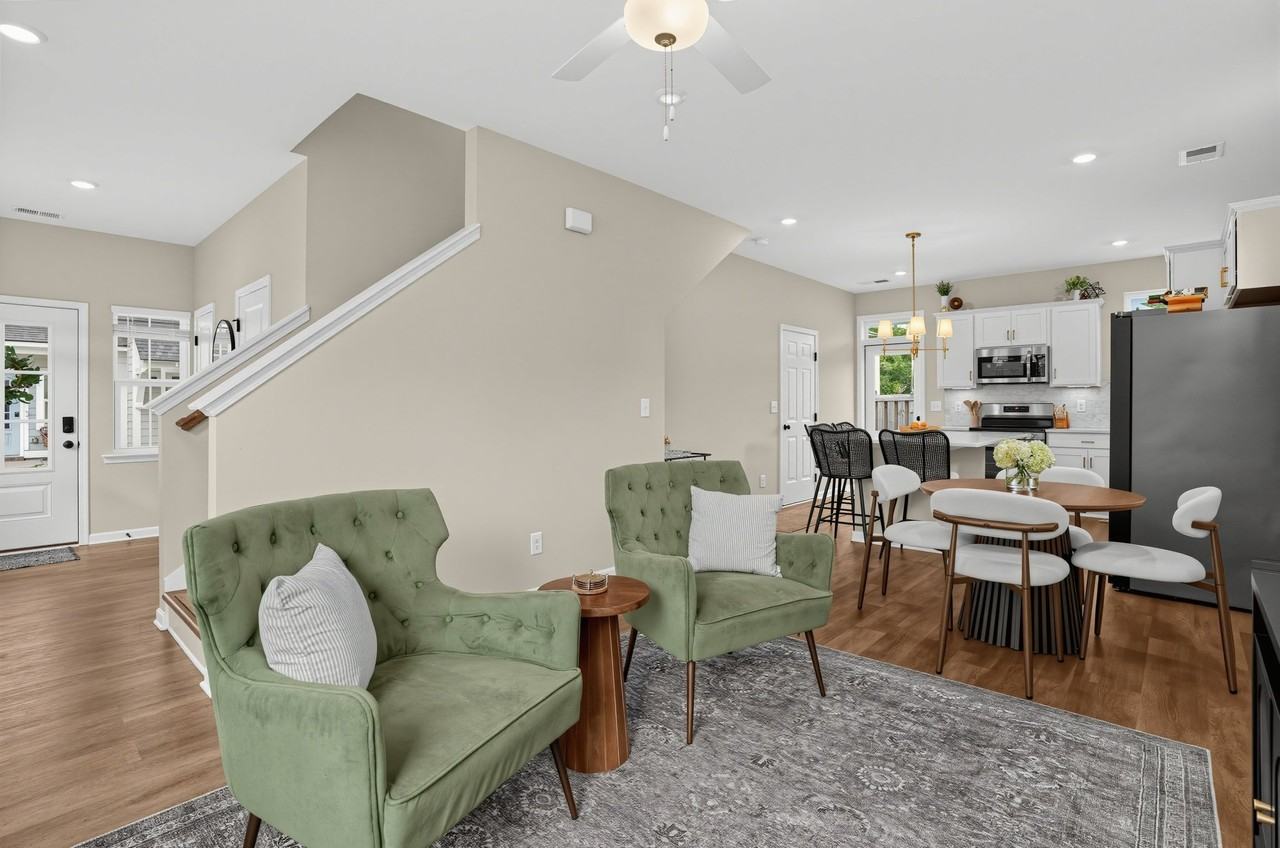 439 Couples Dr - Photo 4 of 16