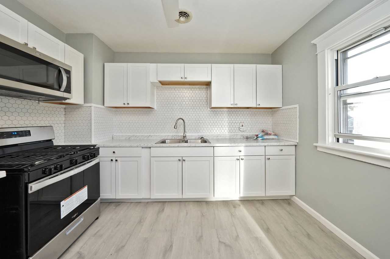 50 Brunswick Blvd #2 - Photo 5 of 22