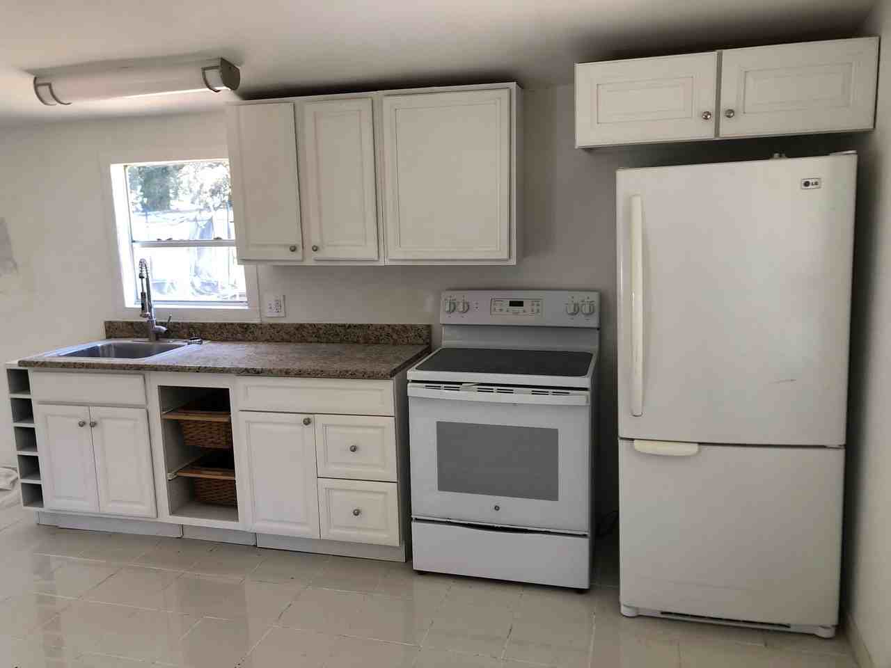 3635 Avenue S Nw - Photo 4 of 11