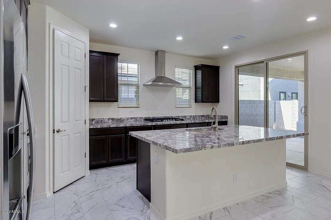 640 W Springfield Pl - Photo 4 of 19