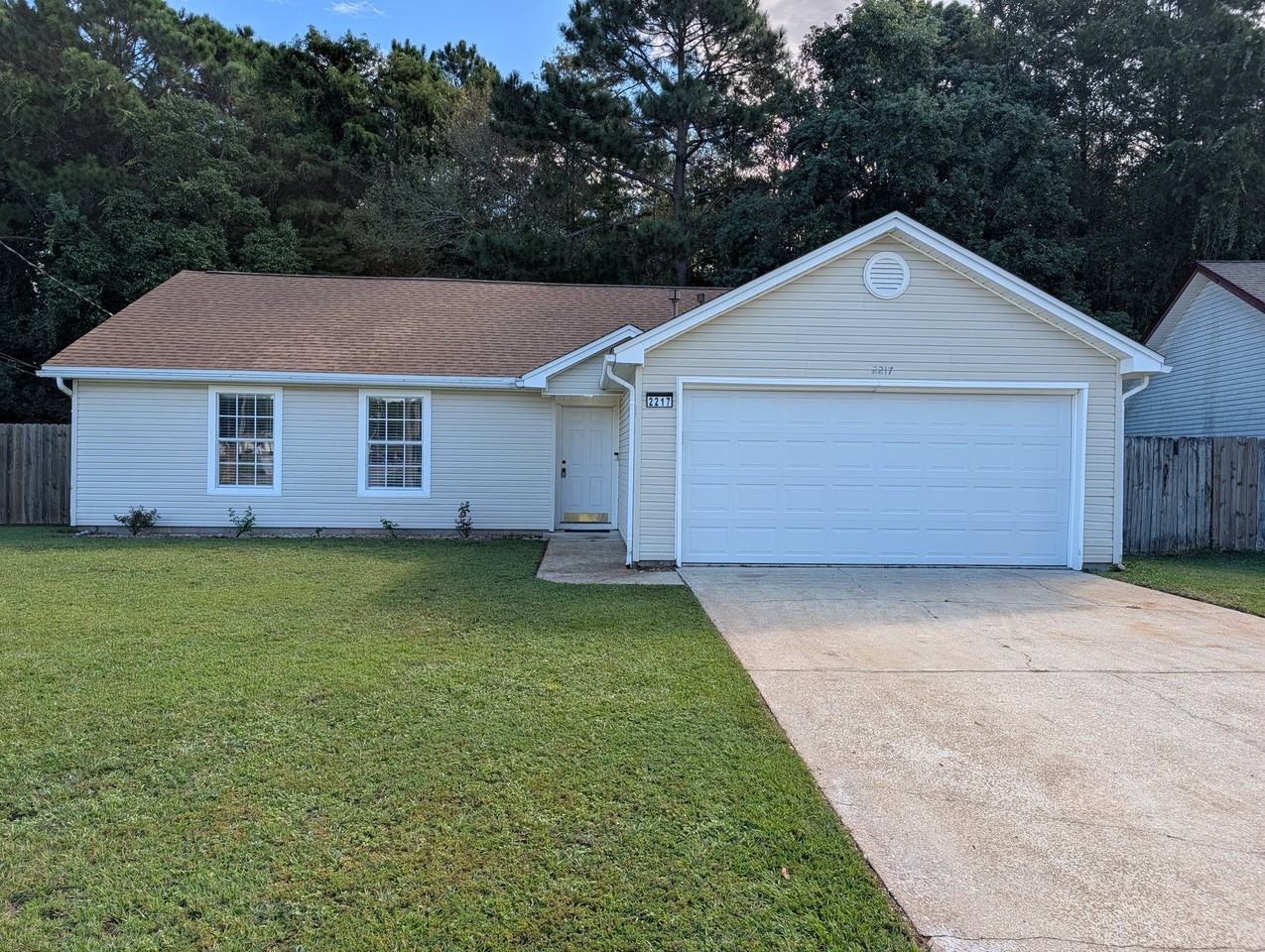 2217 Estate Cir - Photo 2 of 20