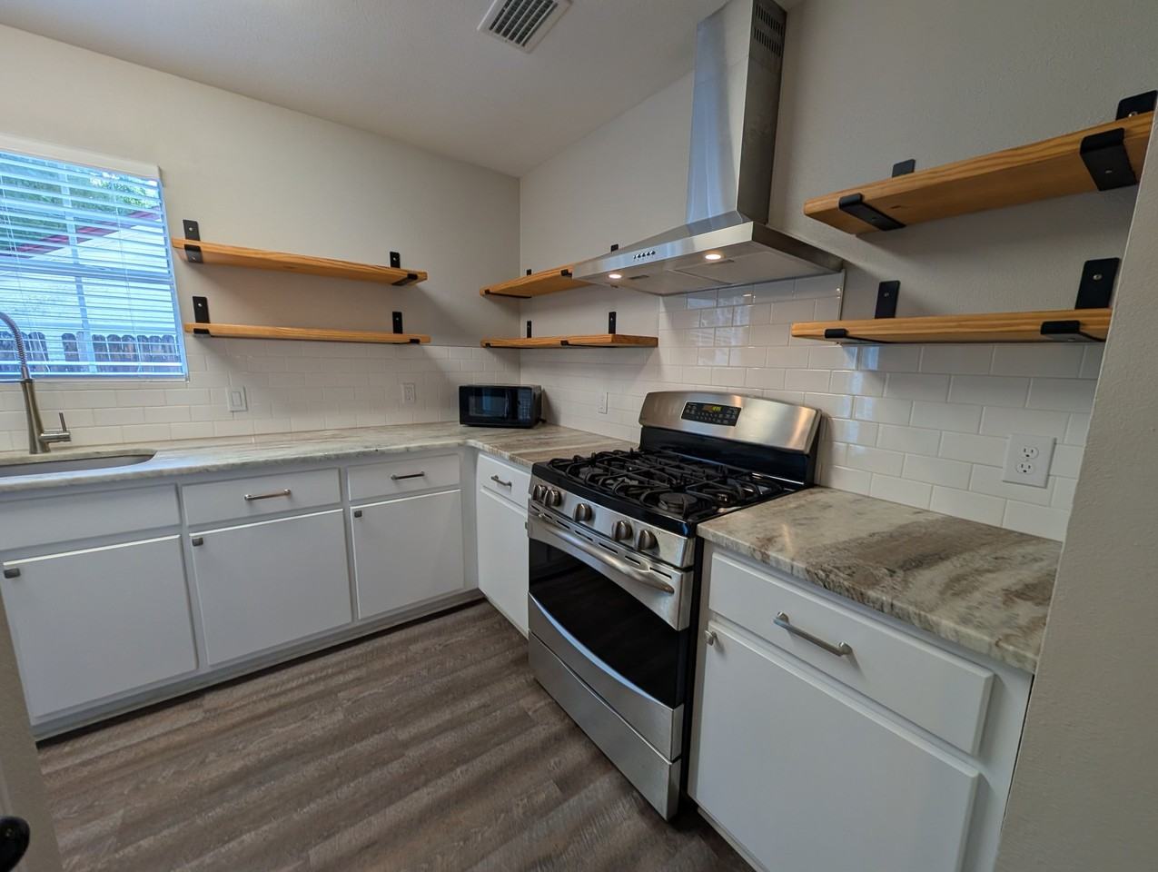 2217 Estate Cir - Photo 4 of 20