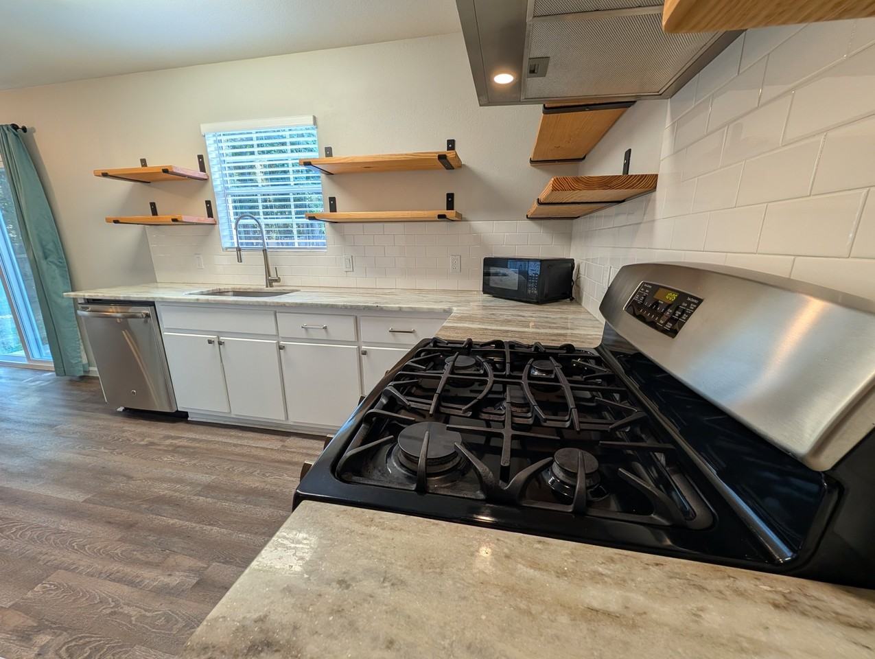 2217 Estate Cir - Photo 5 of 20