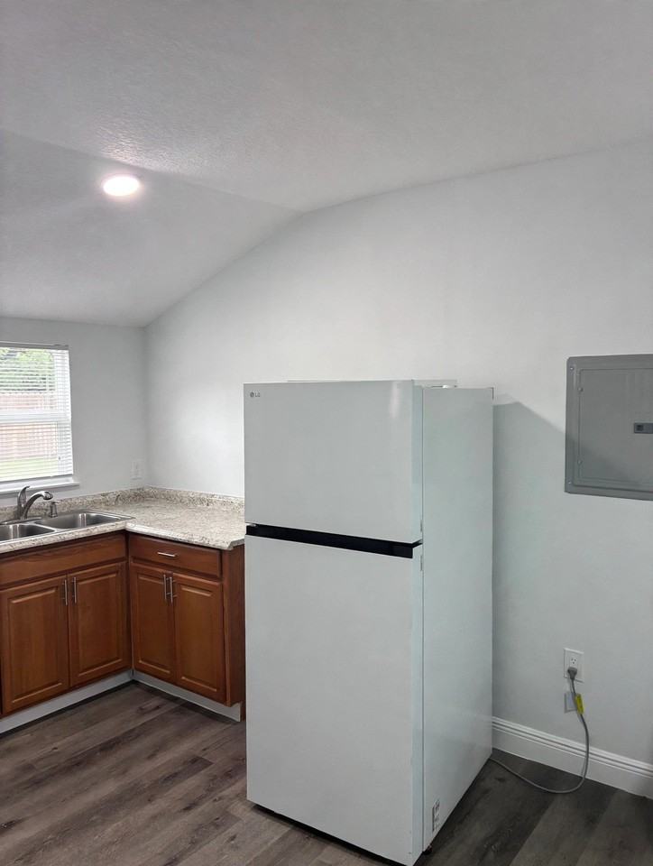 110 Old Daytona Rd #B - Photo 2 of 8