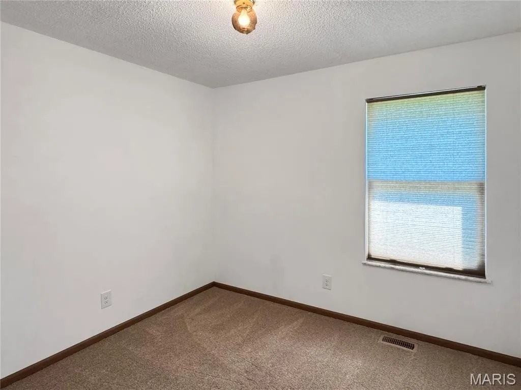 7720 Meadow View Cir - Photo 5 of 17